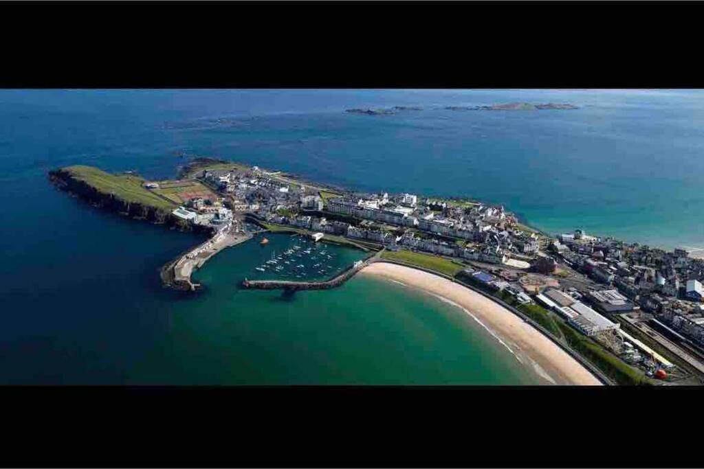 Luxurious Beach Front Apartment In Portrush Exterior photo