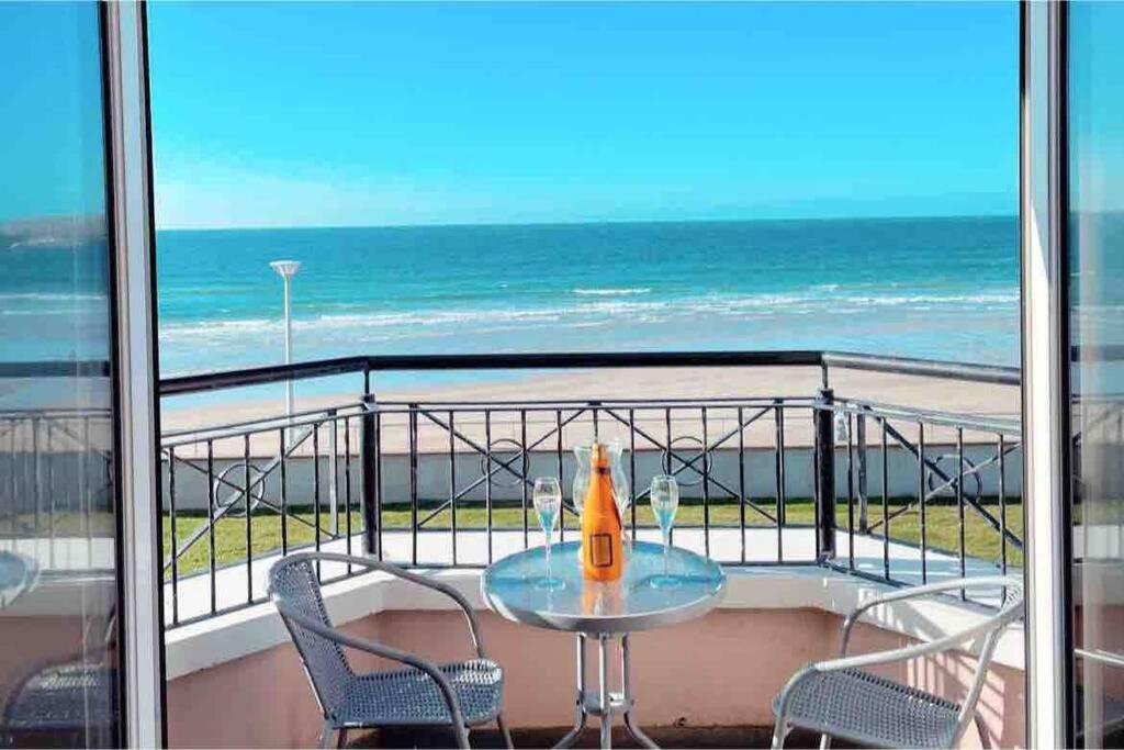 Luxurious Beach Front Apartment In Portrush Exterior photo